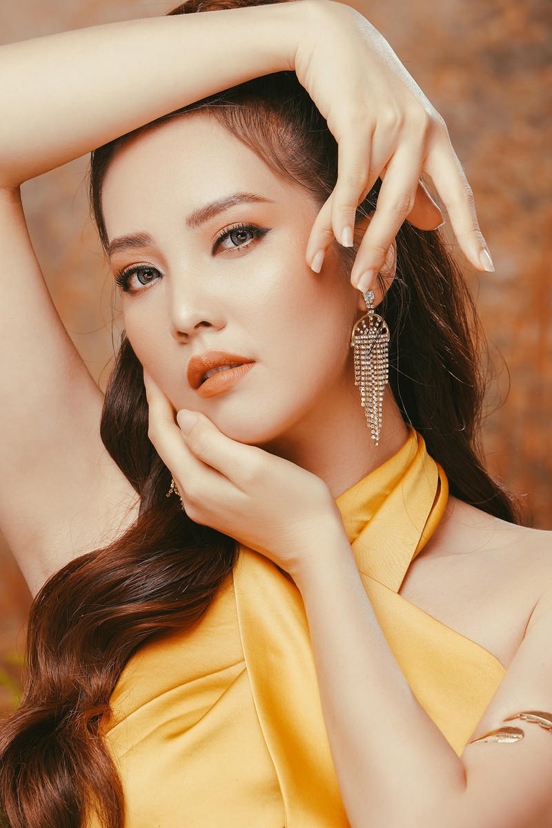 a hau thuy van dien dam goi cam, khoe vong mot lap lo dip dau nam  hinh 7