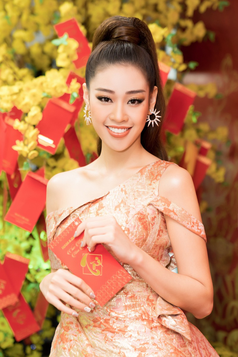 hoa hau khanh van, a hau kim duyen rang ro ngay lam viec dau nam hinh 3