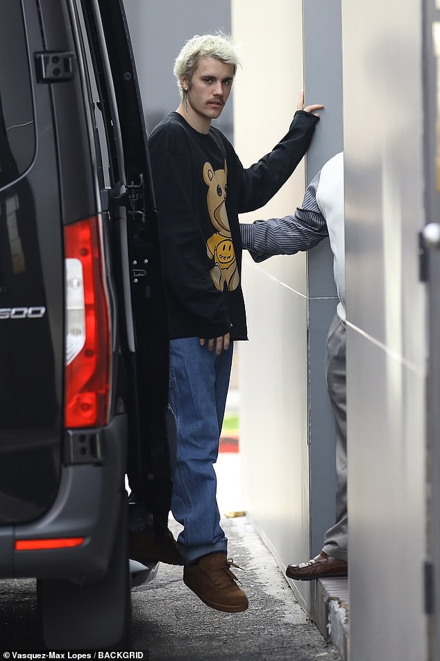 justin bieber mac do "qua kho", mot minh di dieu tri benh lyme o my hinh 5