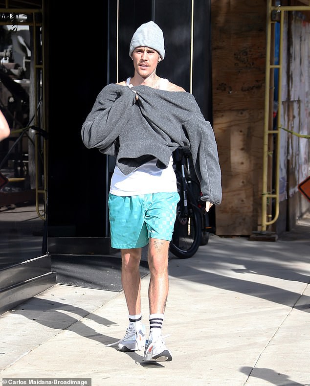 justin bieber mac do "qua kho", mot minh di dieu tri benh lyme o my hinh 7