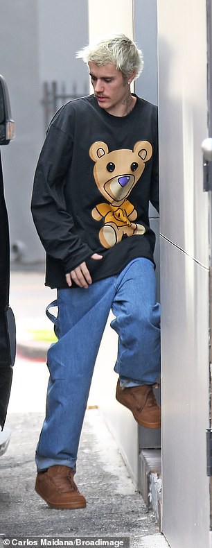 justin bieber mac do "qua kho", mot minh di dieu tri benh lyme o my hinh 6