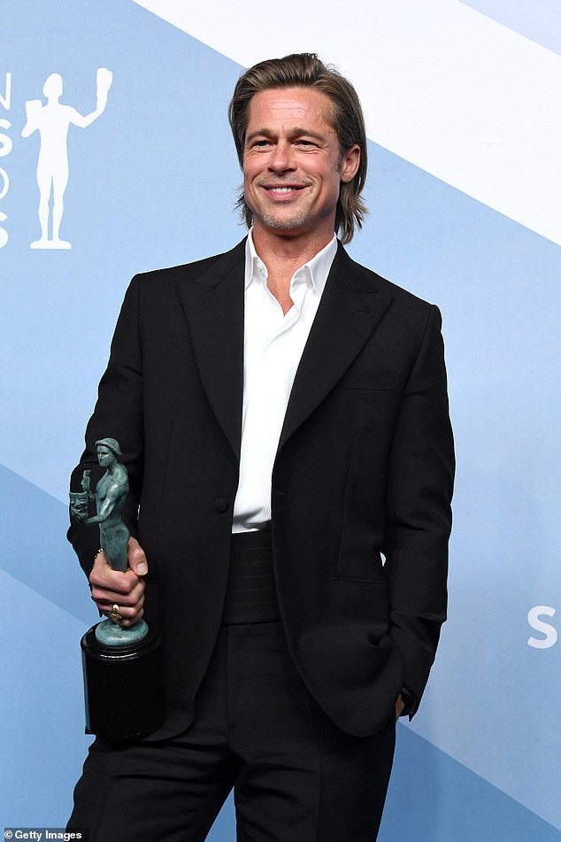 brad pitt bo du le trao giai baftas de han gan quan he voi maddox  hinh 1