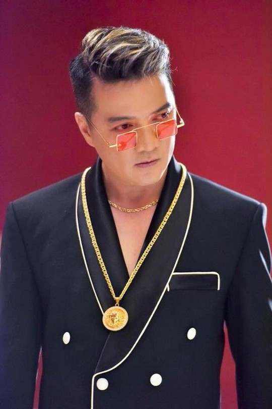 chuyen showbiz: hoa minzy "dan mat" ban trai sau on ao da sinh con hinh 3