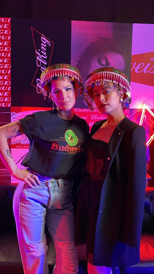 "co mi" hoang thuy linh bat ngo hoi ngo nu ca si halsey o my  hinh 2