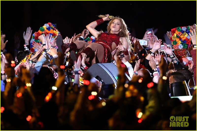 shakira dien vay dinh 2 trieu vien pha le, "dot chay" super bowl hinh 7