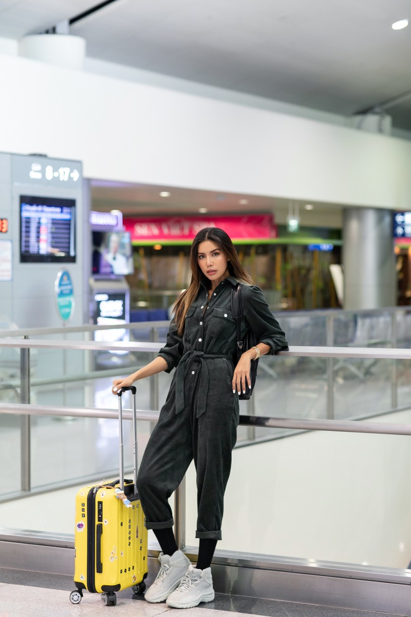 minh tu deo khau trang kin mit, len duong du new york fashion week hinh 8