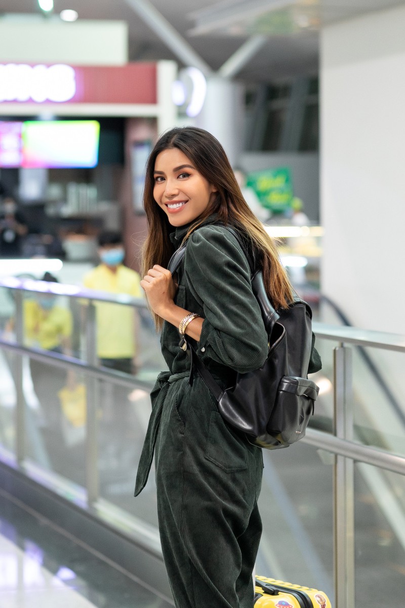 minh tu deo khau trang kin mit, len duong du new york fashion week hinh 7