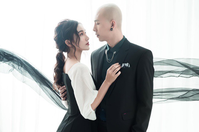 chuyen showbiz: chong tre khanh thi lang man dua vo di mua qua hinh 7