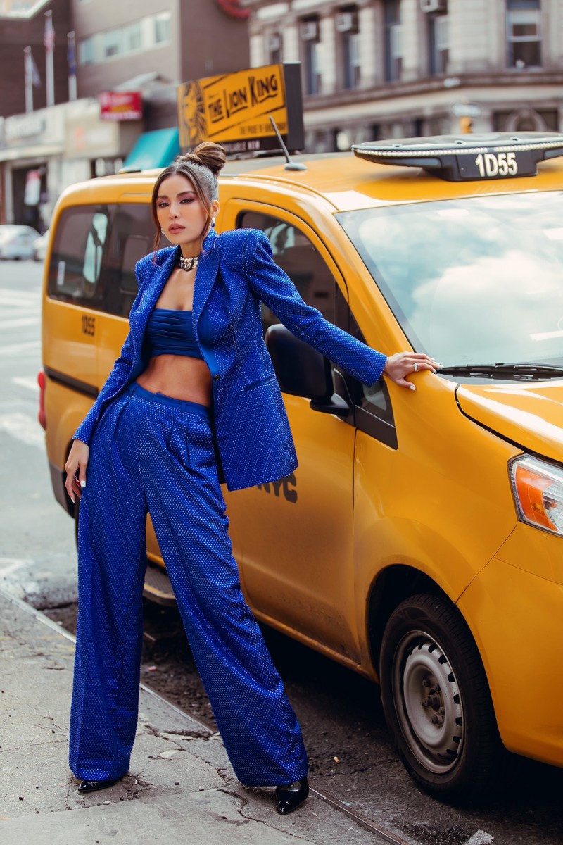 minh tu cuon hut va quyen luc voi gu thoi trang dang cap tai nyfw hinh 4