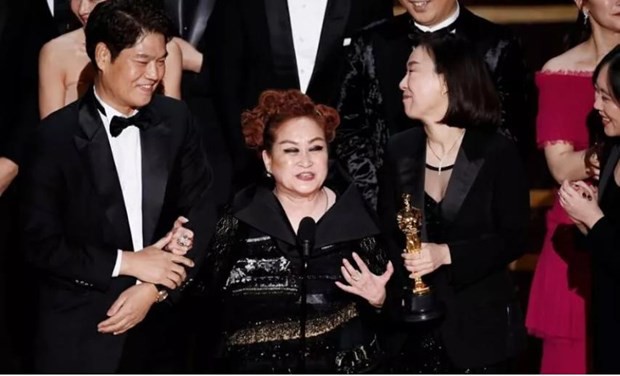nguoi dan ba quyen luc dang sau thanh cong vang doi cua ''parasite'' hinh 1
