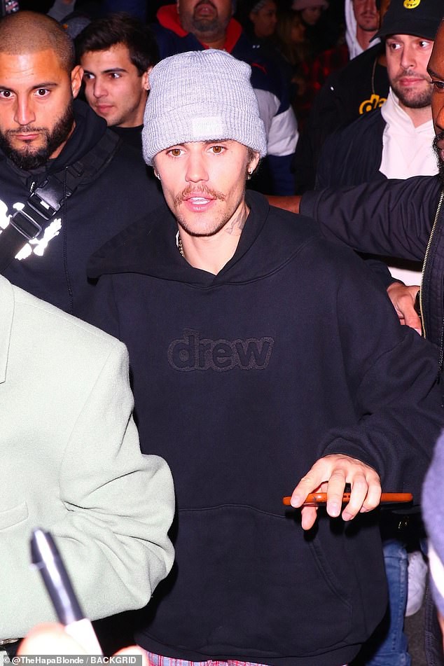 justin bieber vui ve choi khuc con cau cung ban be hinh 6