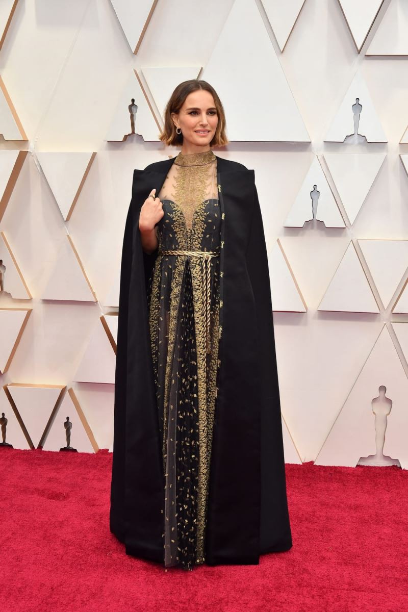 can canh bo vay gay soc cua natalie portman tai le trao giai oscar hinh 2