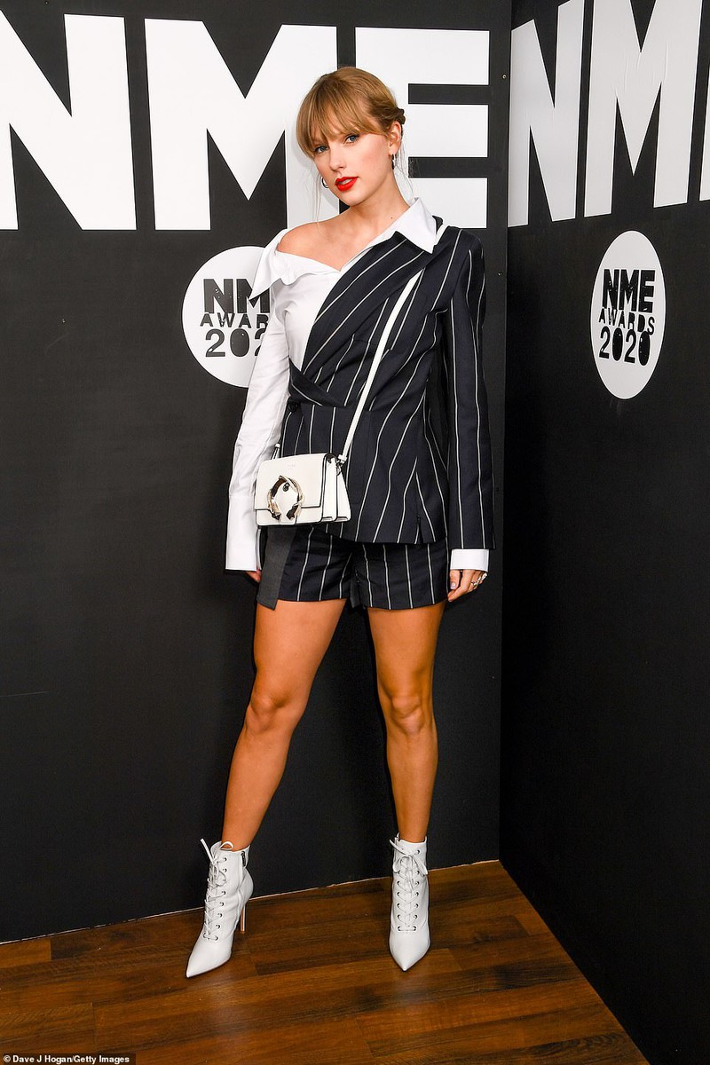"nang ran" taylor swift xinh dep, thanh lich tren tham do su kien hinh 1