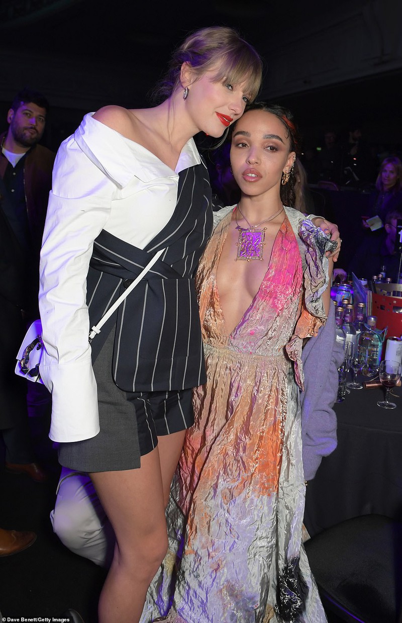 "nang ran" taylor swift xinh dep, thanh lich tren tham do su kien hinh 2