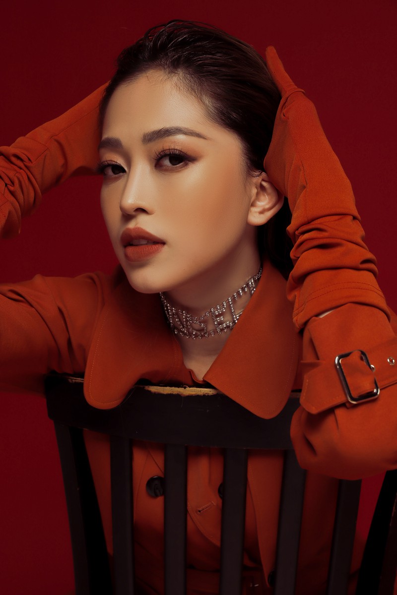 a hau phuong nga tao dang tao bao ben binh an trong bo anh valentine hinh 12