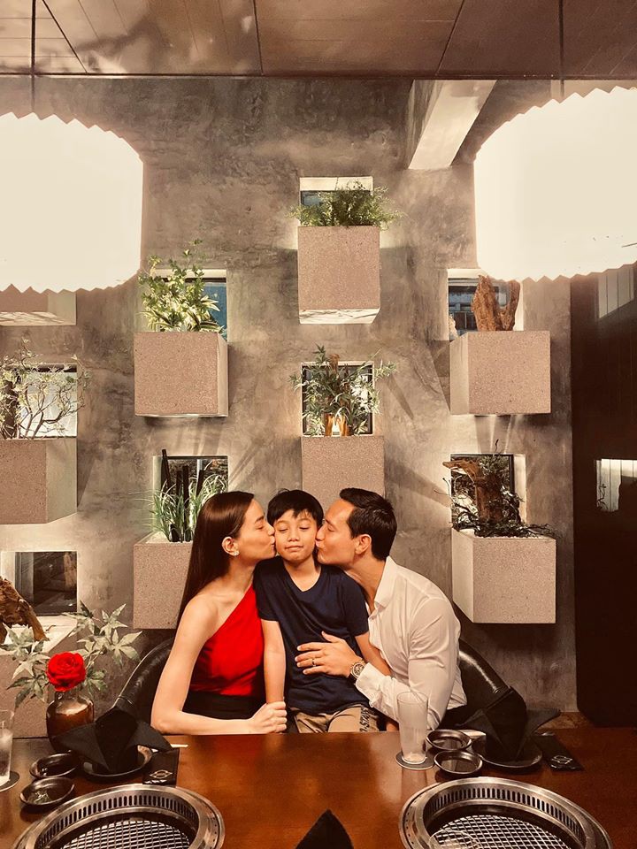 chuyen showbiz: ho ngoc ha va kim ly ngot ngao thom ma con trai subeo hinh 1