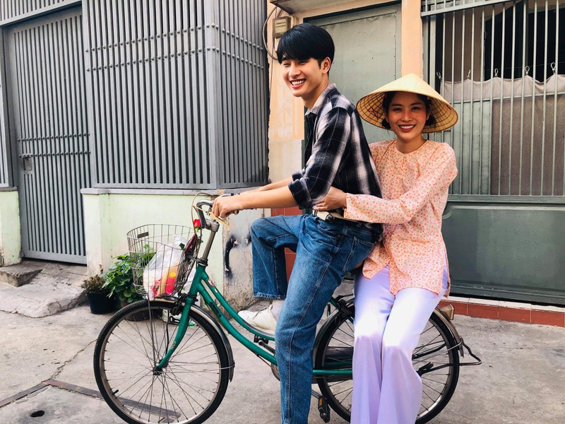 chuyen showbiz: truong quynh anh e ap ben trai la sau on ao cau hon hinh 4