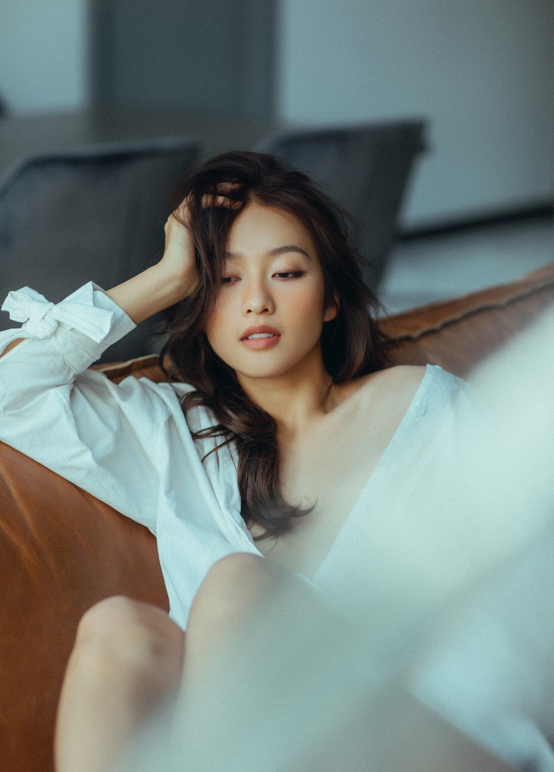 kha ngan "lot xac" voi hinh anh goi cam trong bo anh moi  hinh 4