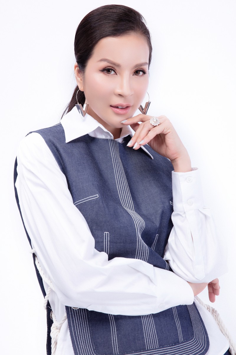 mc thanh mai khoe nhan sac khong tuoi voi trang phuc menswears ca tinh hinh 7