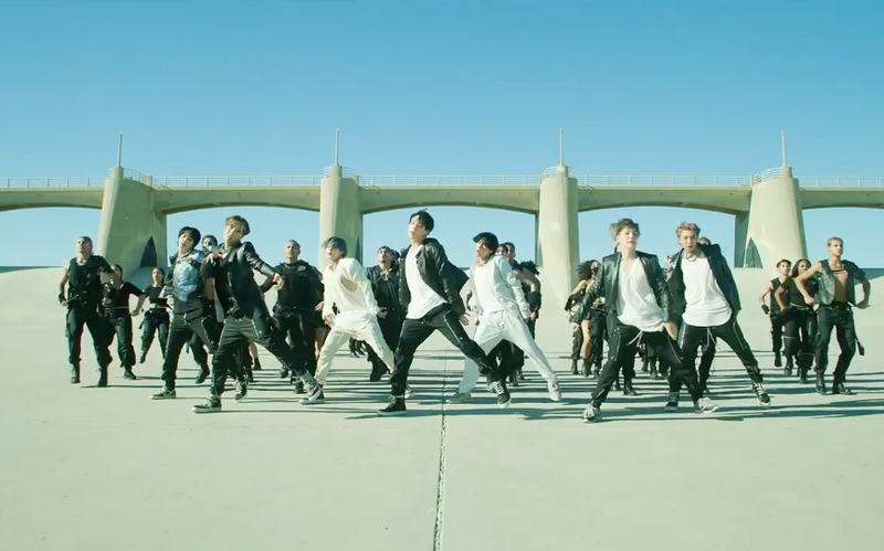 bts tai xuat bung no voi vu dao dinh cao trong mv "on"  hinh 2