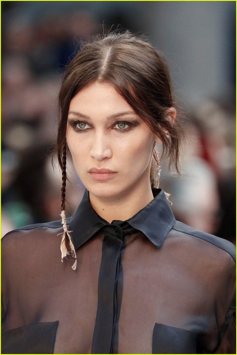 con gai cindy crawford va bella hadid "do dang" voi mot khong noi y hinh 7