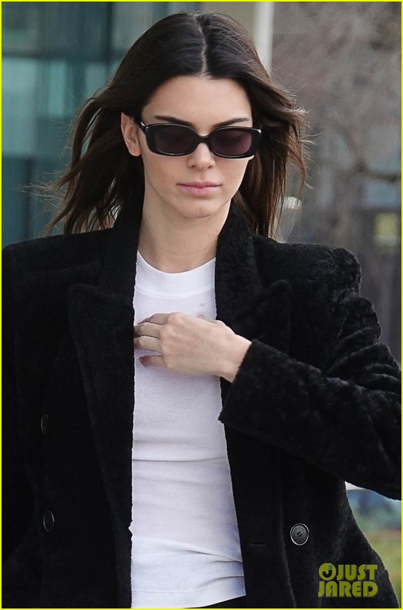 kendall jenner xinh dep ra pho dao choi o y hinh 2