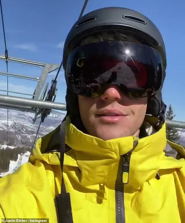 justin bieber mac ao vang ruc, hao hung di truot tuyet cung ban than hinh 5