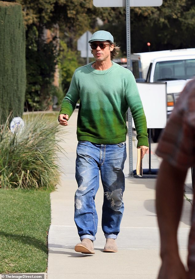 brad pitt binh than ra pho sau on ao bi tong thong trump "mia mai" hinh 1