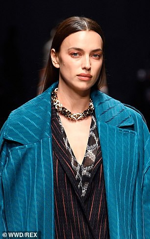 irina shayk than mat khoac tay ban khac gioi du su kien thoi trang hinh 7