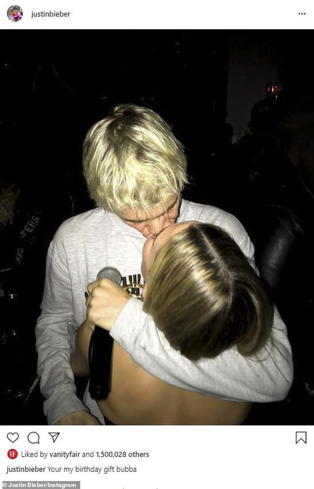 justin bieber "khoa moi" ba xa hailey say dam trong ngay sinh nhat  hinh 1