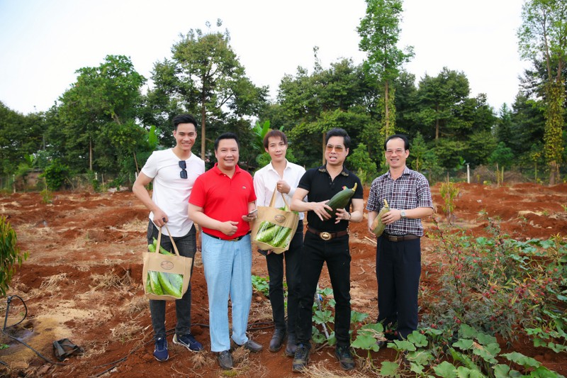 ngoc son lan dau khoe vuon cay rong 20.000 m2 tai lam dong hinh 1