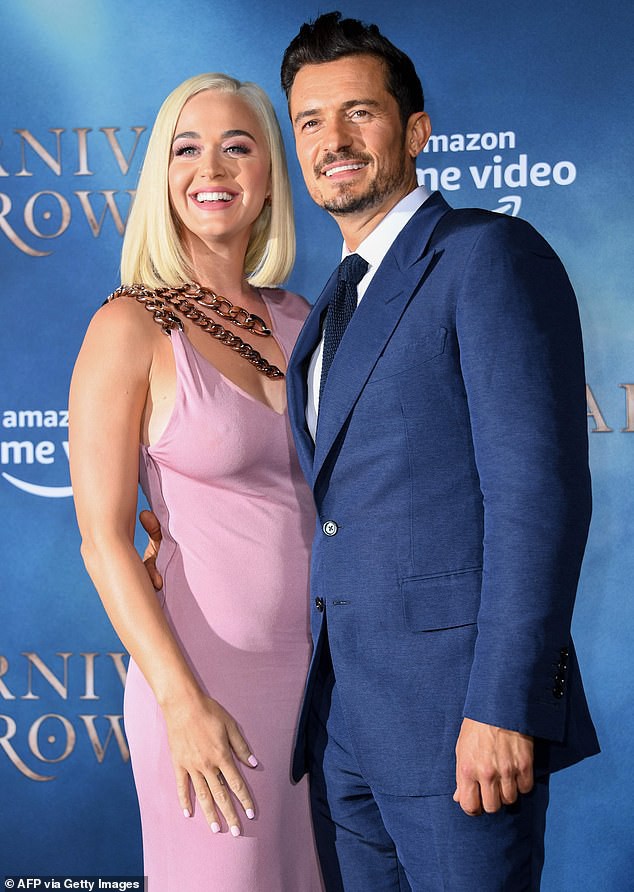katy perry mang bau 6 thang van nhay mua nhiet tinh tren san khau  hinh 4