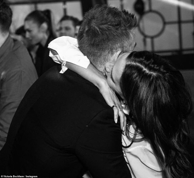 david beckham ngot ngao om hon vo trong dip sinh nhat con trai hinh 3
