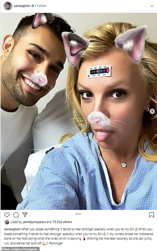 britney spears mac vay xe sau tao bao khi di choi cung tinh tre hinh 6