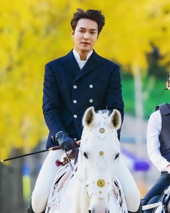 can canh tao hinh xuat sac lee min ho trong "quan vuong bat diet" hinh 5