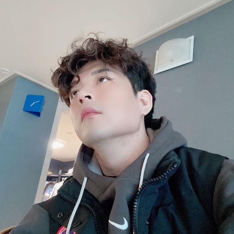 ngo ngang man lot xac sau khi giam 37kg cua shin dong (super junior)  hinh 7