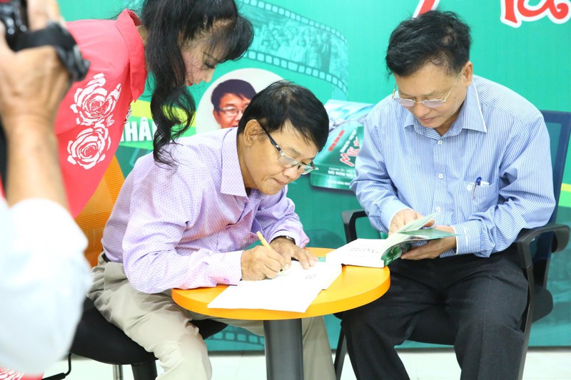 doc "chung toi mot thoi mu rom, mu coi", nghi ve nhung gia tri dep da qua hinh 3