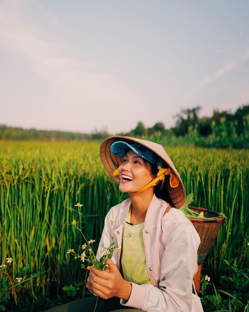 mua dich covid-19: nghe si ban hang online, o nha cham soc gia dinh hinh 8