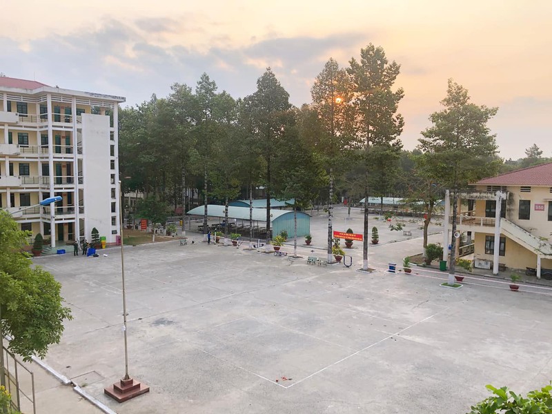 hai huoc "tiem tap hoa" o khu cach ly cua chang trai tu sec ve nuoc hinh 9
