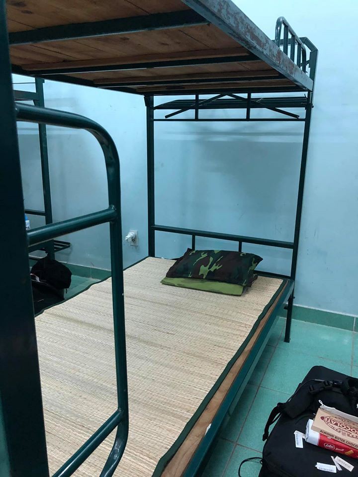 hai huoc "tiem tap hoa" o khu cach ly cua chang trai tu sec ve nuoc hinh 6