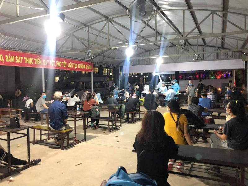 hai huoc "tiem tap hoa" o khu cach ly cua chang trai tu sec ve nuoc hinh 3