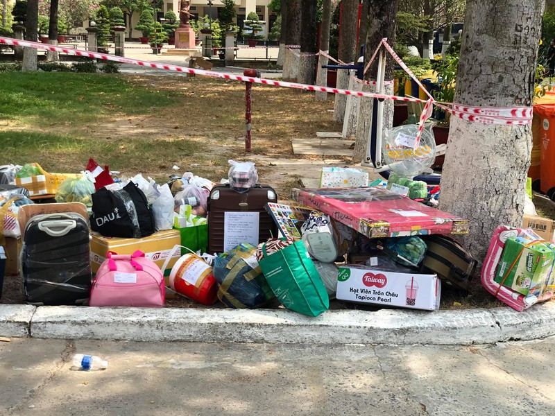 hai huoc "tiem tap hoa" o khu cach ly cua chang trai tu sec ve nuoc hinh 15