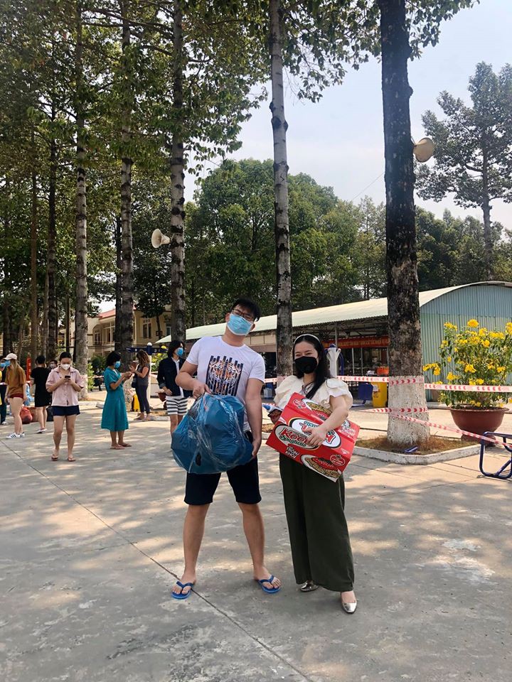 hai huoc "tiem tap hoa" o khu cach ly cua chang trai tu sec ve nuoc hinh 16