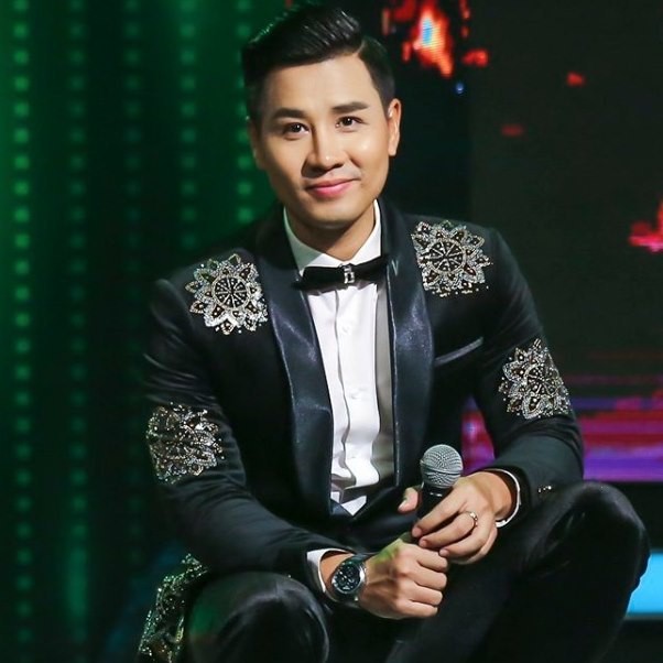 nghe si viet roi nuoc mat truoc hinh anh tinh nguyen vien khu cach ly hinh 3