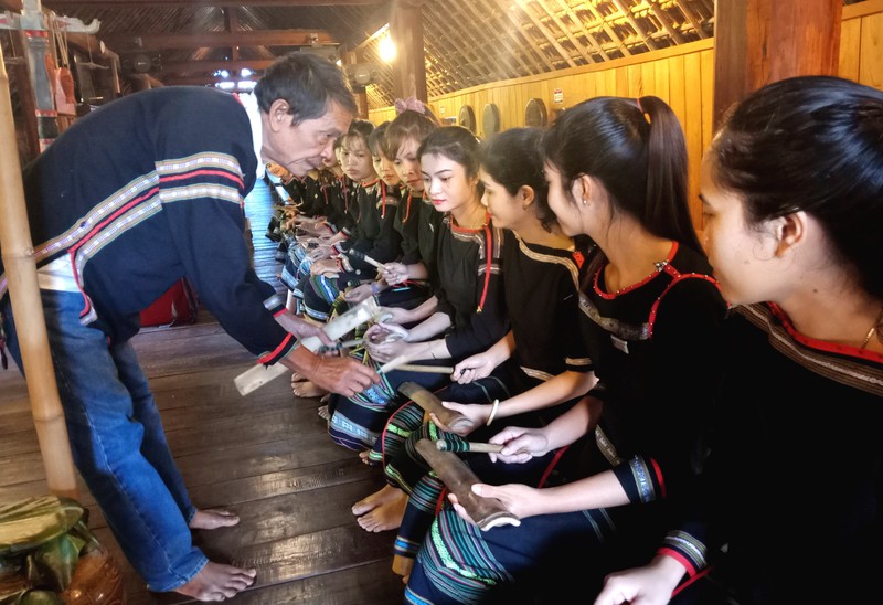 nghe nhan y hiu nie kdam voi khat vong ngan dai tieng chieng hinh 1