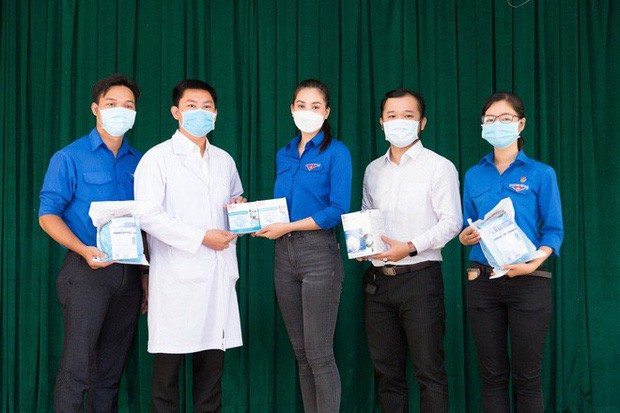 loat sao viet quyen gop tong gan 25 ty dong chong covid-19 va han man hinh 1