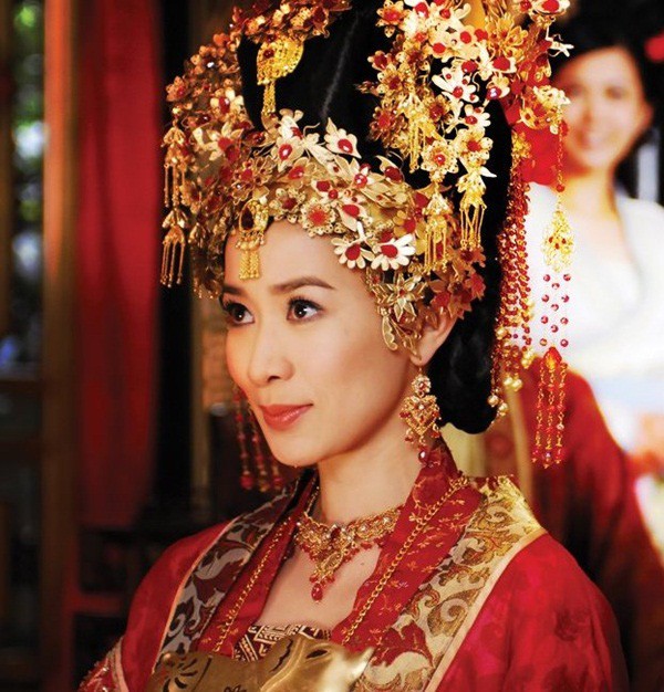 xa thi man va loat vai dien khang dinh dang cap "chi dai" tvb hinh 8