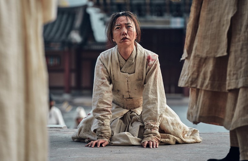 vi sao khan gia phat cuong bom tan kinh di xac song "kingdom"? hinh 14