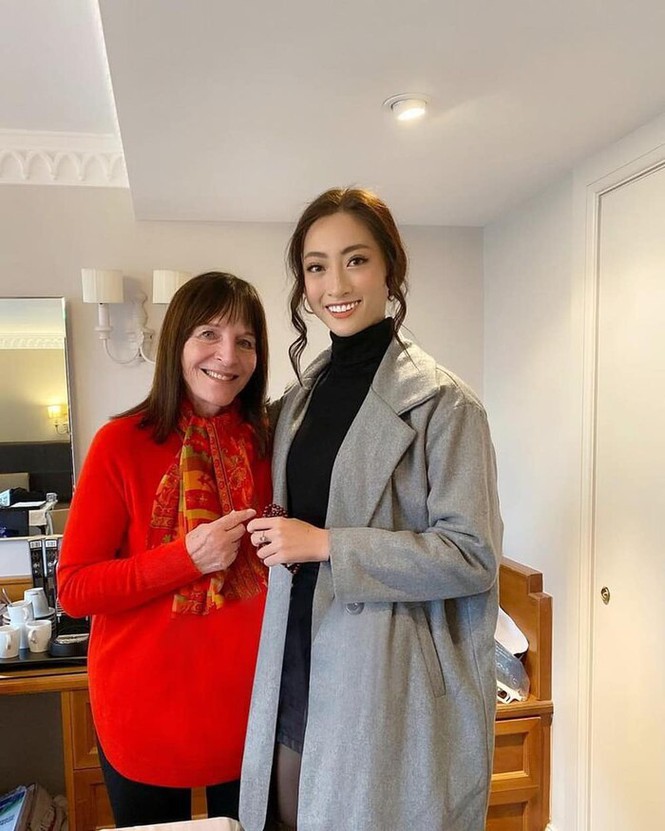 hoa hau tieu vy lo lang khi biet tin chu tich miss world mac covid-19 hinh 3