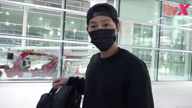 song joong ki thuc hien cach ly 14 ngay sau khi tro ve tu colombia hinh 1